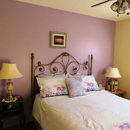 Wild Rose Bed & Breakfast 새스커툰 외부 사진