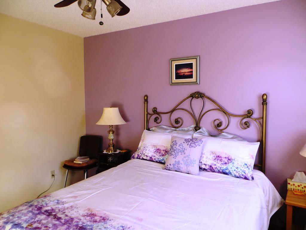 Wild Rose Bed & Breakfast 새스커툰 외부 사진
