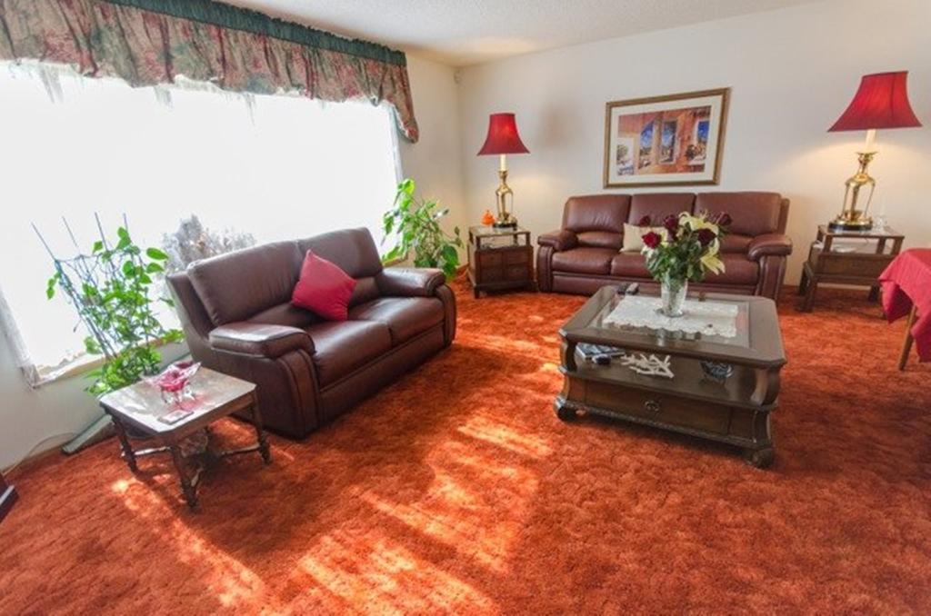 Wild Rose Bed & Breakfast 새스커툰 외부 사진