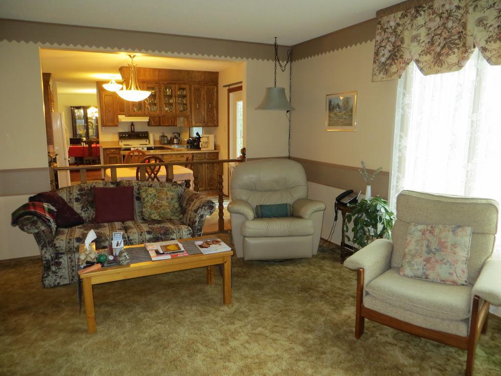 Wild Rose Bed & Breakfast 새스커툰 외부 사진