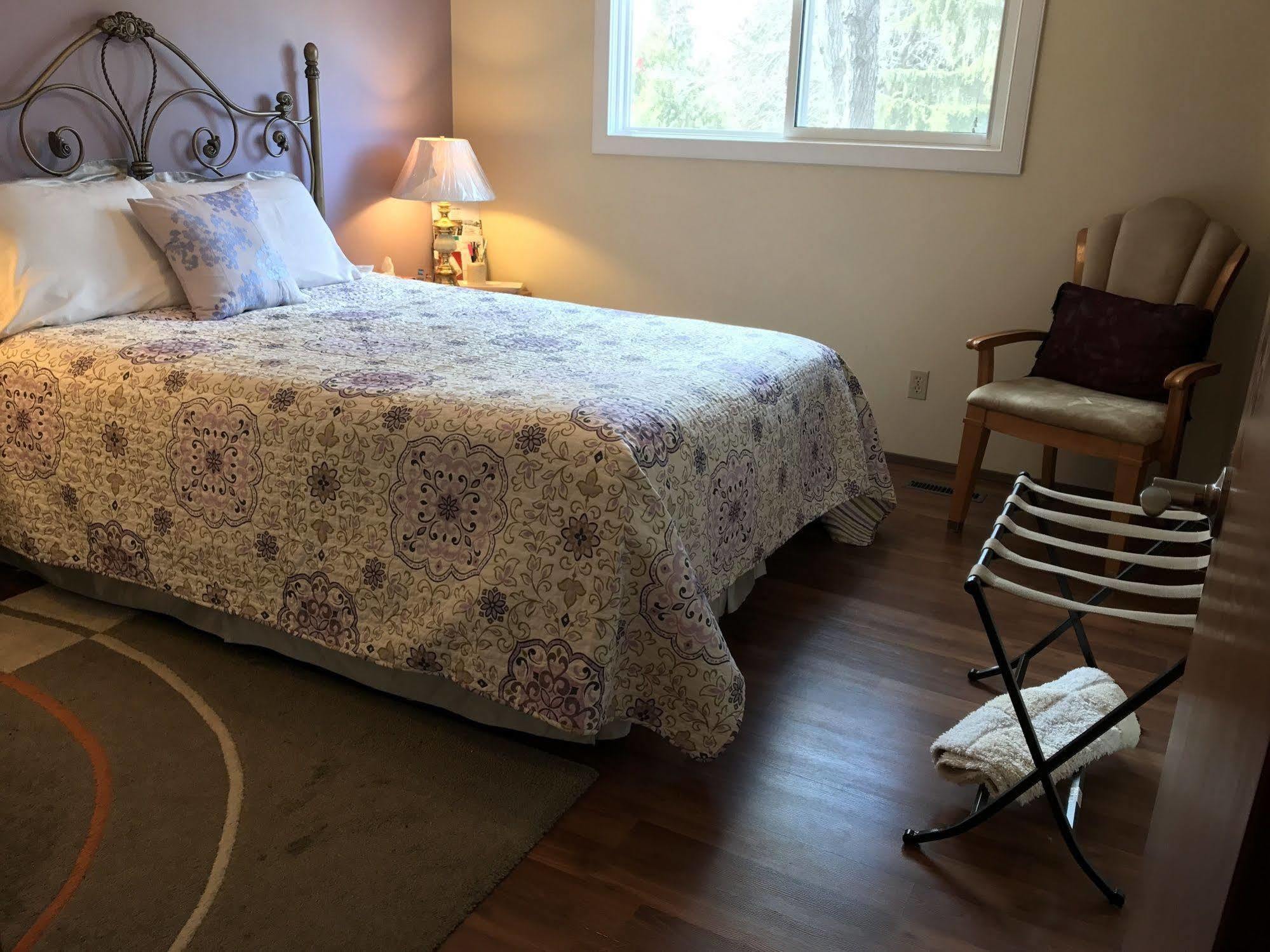 Wild Rose Bed & Breakfast 새스커툰 외부 사진