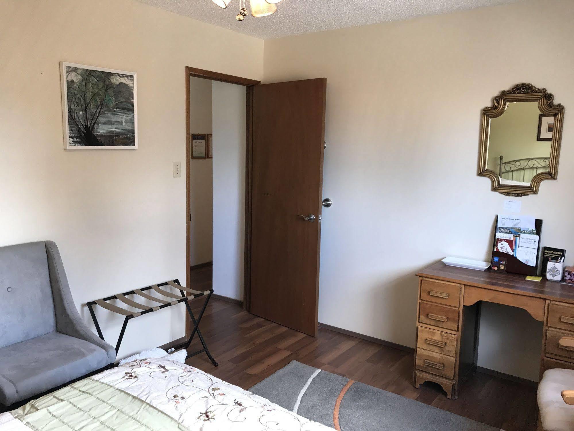 Wild Rose Bed & Breakfast 새스커툰 외부 사진