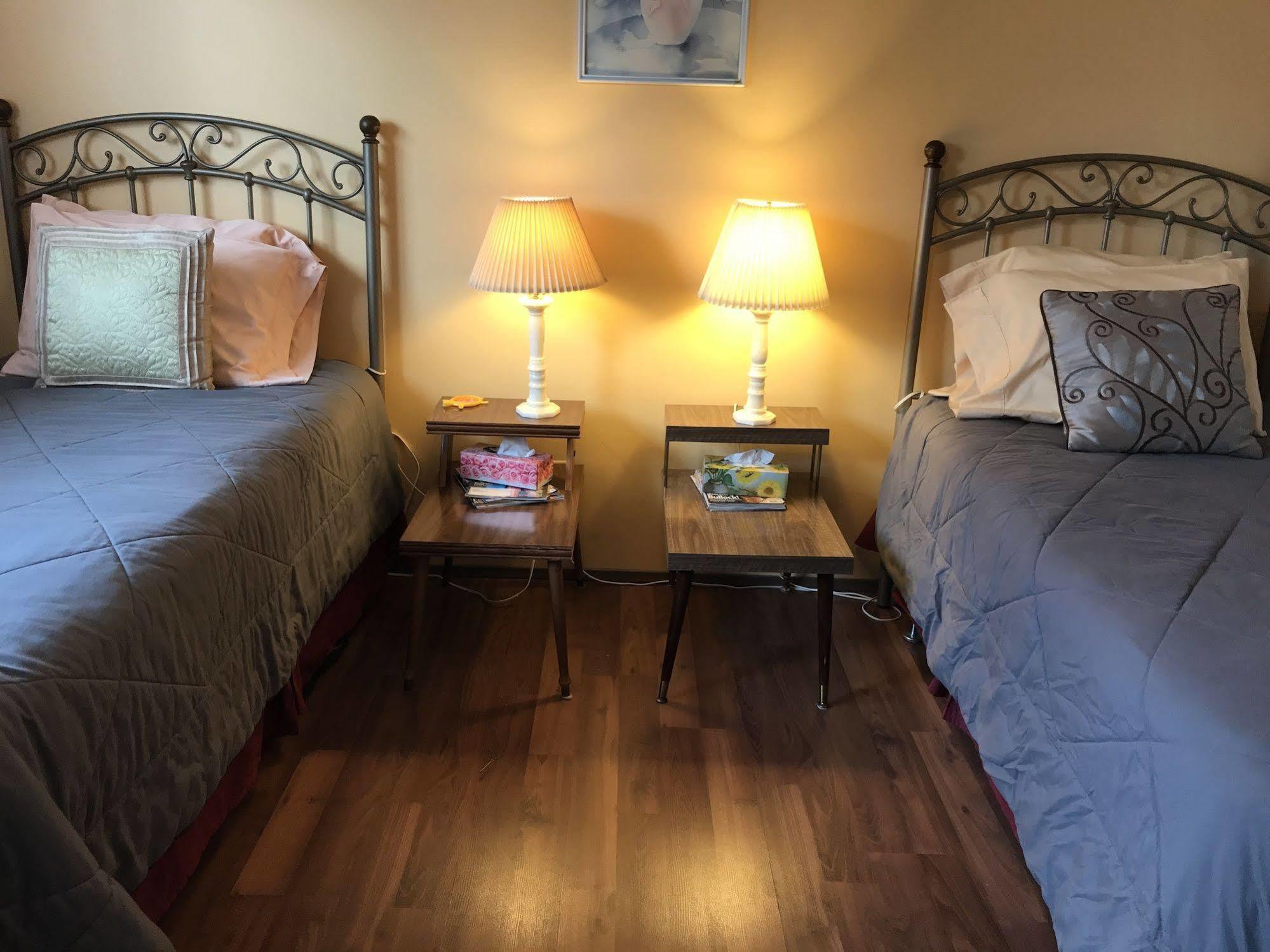 Wild Rose Bed & Breakfast 새스커툰 외부 사진