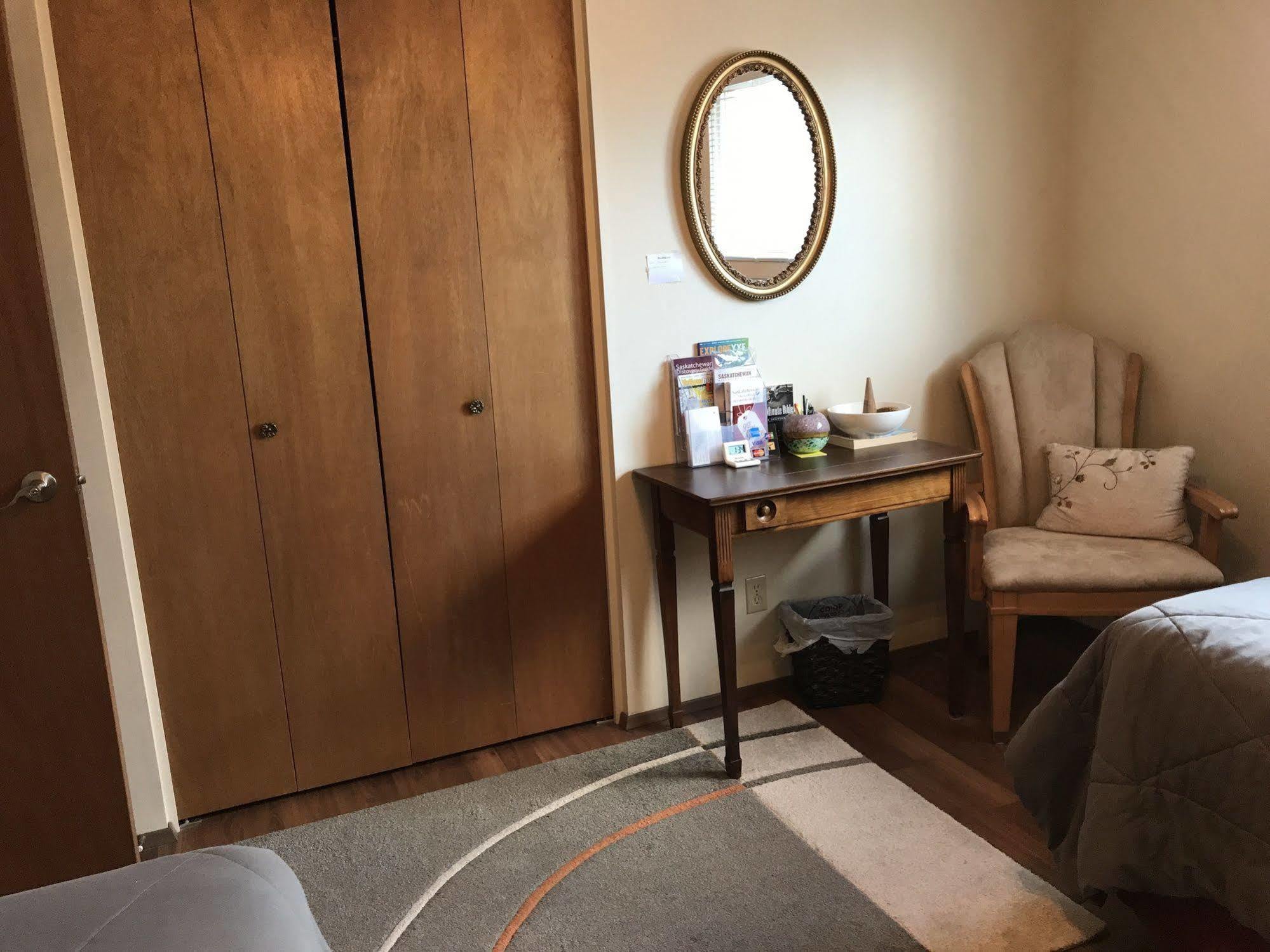 Wild Rose Bed & Breakfast 새스커툰 외부 사진