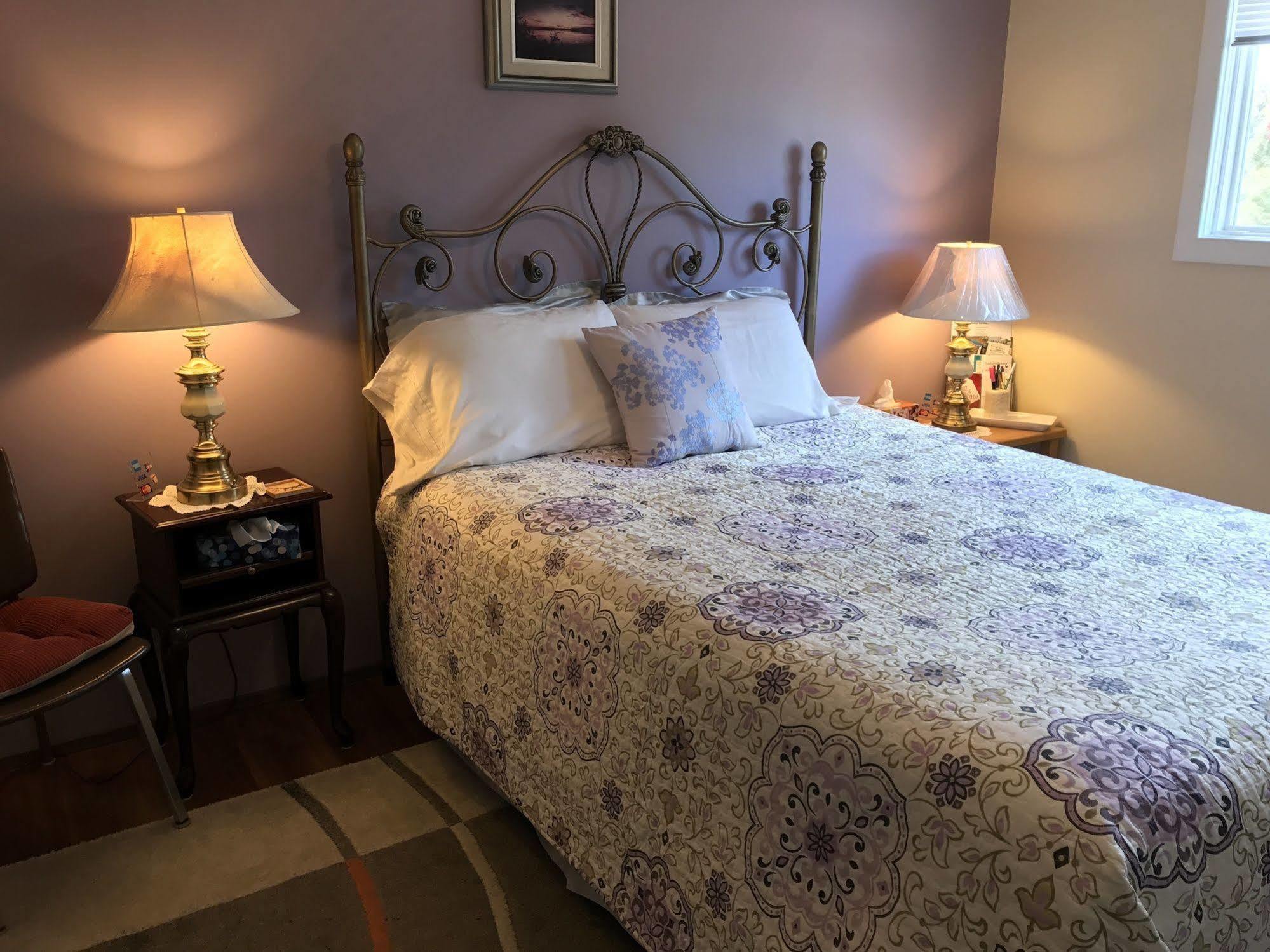Wild Rose Bed & Breakfast 새스커툰 외부 사진